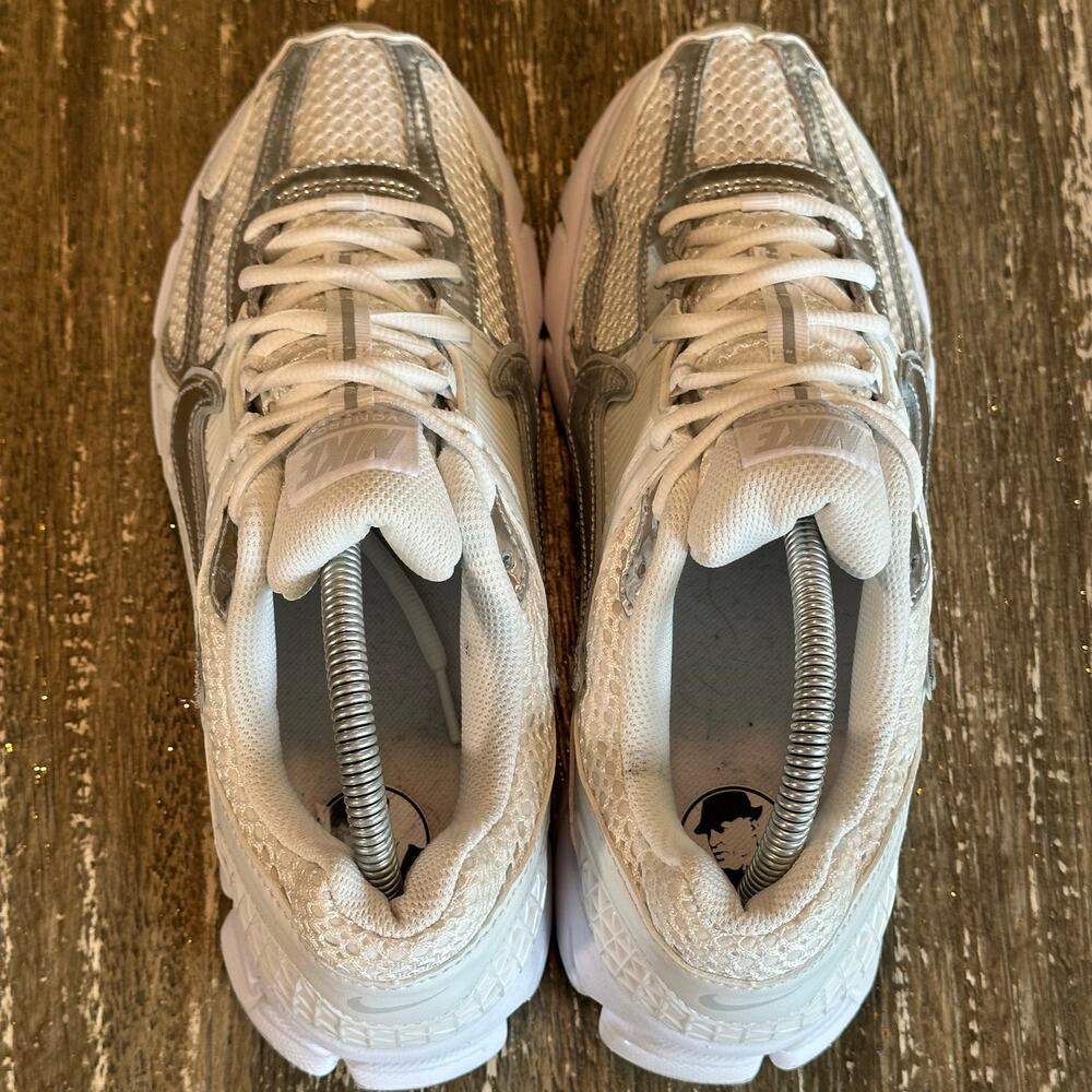 Nike Zoom Vomero 5 Sneakers Mesh Metallic Silver White Chrome Toe Womens Size 10 - Picture 11 of 15